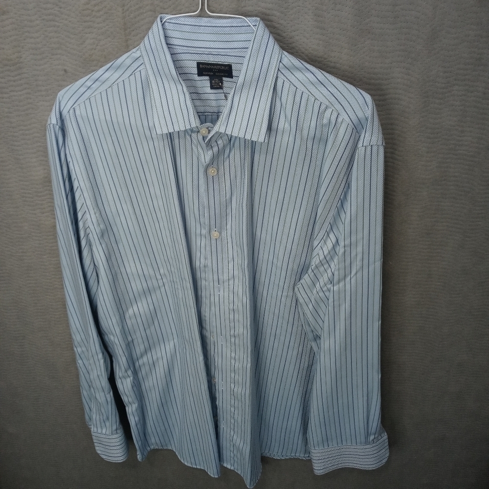 Banana Republic men's long sleeve button front cot